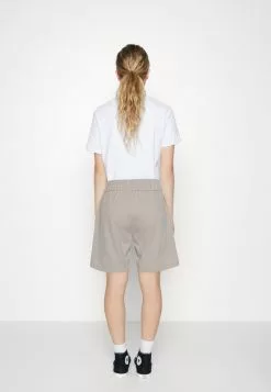 JDYLOUISVILLE CATIA - Shorts - Chateau Gray 8 JDYLOUISVILLE CATIA - Shorts - Chateau Gray -Hosen Elegante Boutique 15db19804ee64da1a30d72bcb5580475