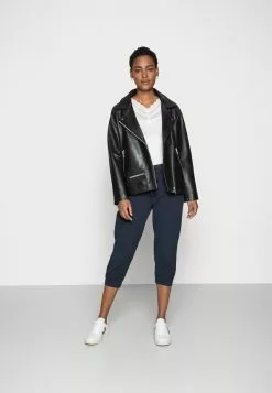 Kaffe NAYA CAPRI - Shorts - Midnight Marine -Hosen Elegante Boutique 2301853684b1459fa7e2bf872e5368ff