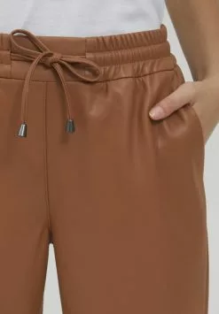 OXMO PAULIA - Stoffhose - Toffee 9 OXMO PAULIA - Stoffhose - Toffee -Hosen Elegante Boutique 24eec4d9efc04d48b0117779056fbe2f