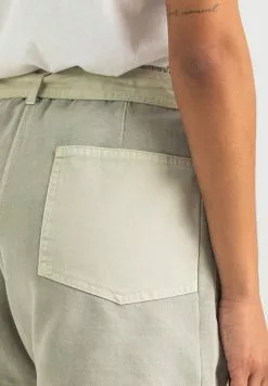 Butcher Of Blue SOHO - Shorts - Dk Delphi Green -Hosen Elegante Boutique 2921a9147776437cb618aee36f6dd882