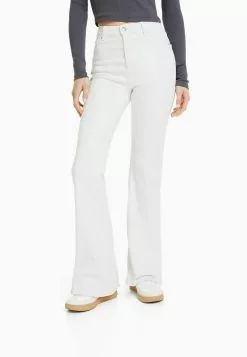 BERSHKA Flared Jeans - White -Hosen Elegante Boutique 2db71166df764c50a33cc2068b006f42 1