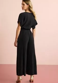 Next SHORT SLEEVE PLISSE STANDARD - Jumpsuit - Black 7 Next SHORT SLEEVE PLISSE STANDARD - Jumpsuit - Black -Hosen Elegante Boutique 3077dfbc71da4f76b3c6dce60d933df9