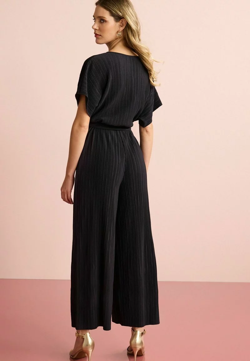 Next SHORT SLEEVE PLISSE STANDARD - Jumpsuit - Black 2 Next SHORT SLEEVE PLISSE STANDARD - Jumpsuit - Black - Image 2