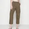 Rag & Bone LEYTON WORKWEAR PANT - Stoffhose - Olive Green