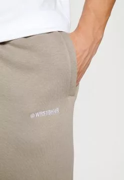 WRSTBHVR MICK SWEATPANTS - Jogginghose - Simply Taupe -Hosen Elegante Boutique 4c4919f560d34a38961750ebe2d9fb4b