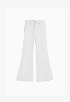 BERSHKA Flared Jeans - White -Hosen Elegante Boutique 4cc3baeab7f340bab7ef7356256fe58f
