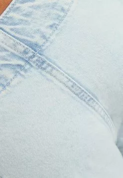 BERSHKA WIDE LEG 90S TIE - Jeans Straight Leg - Light Blue -Hosen Elegante Boutique 4cf26e4214e24519ac82372efa4f6394