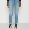 Mavi LINDY - Jeans Slim Fit - Light Sky Glam