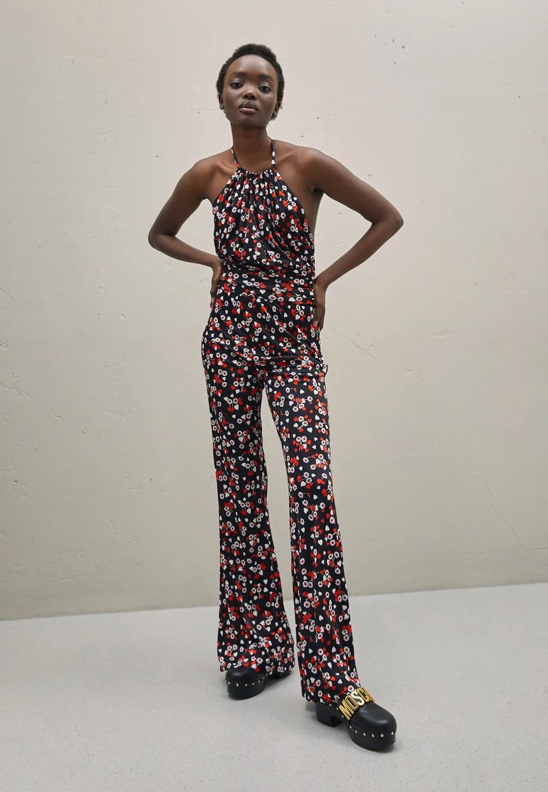 MOSCHINO ALL OVER HEARTS - Jumpsuit - Black 1 MOSCHINO ALL OVER HEARTS - Jumpsuit - Black