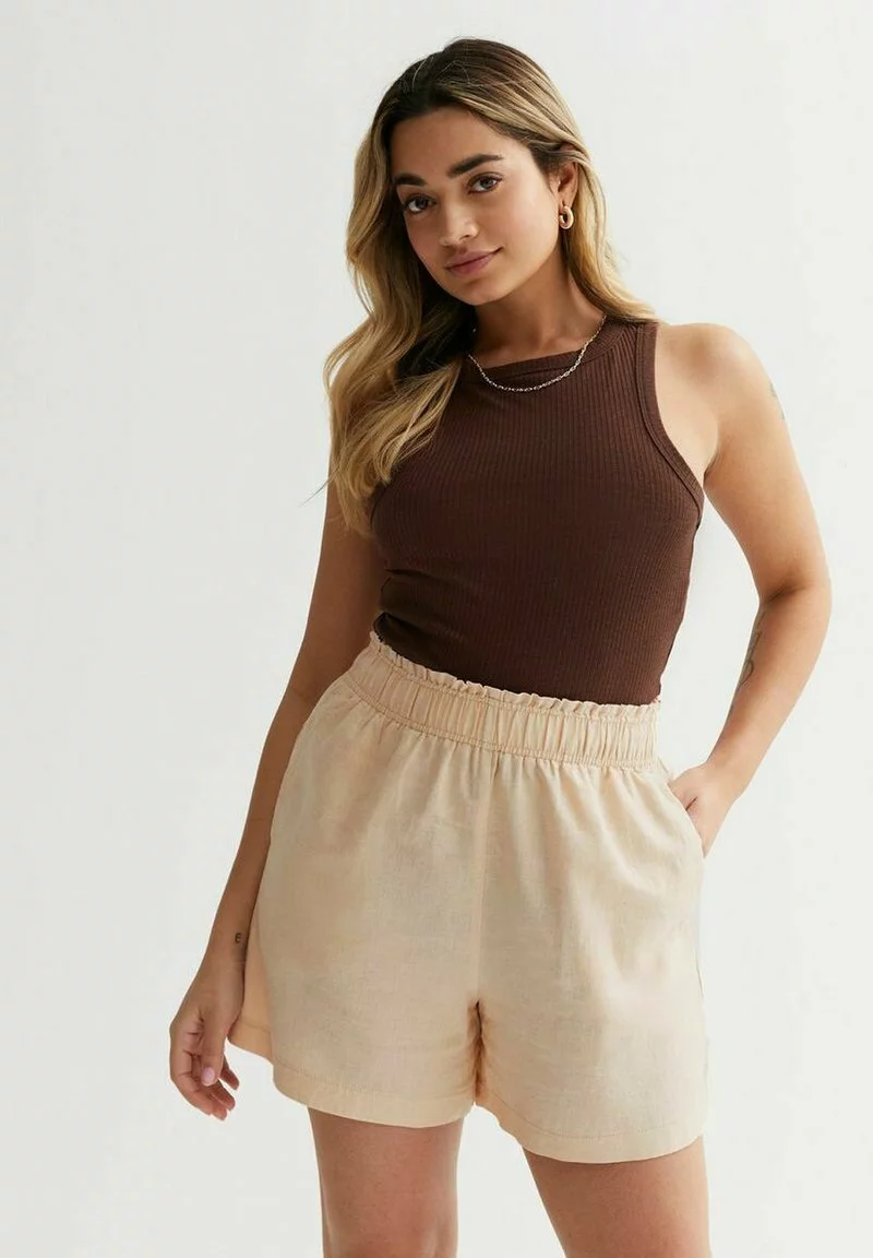New Look PETITE BLEND HIGH WAIST - Shorts - Stone 5 New Look PETITE BLEND HIGH WAIST - Shorts - Stone - Image 5