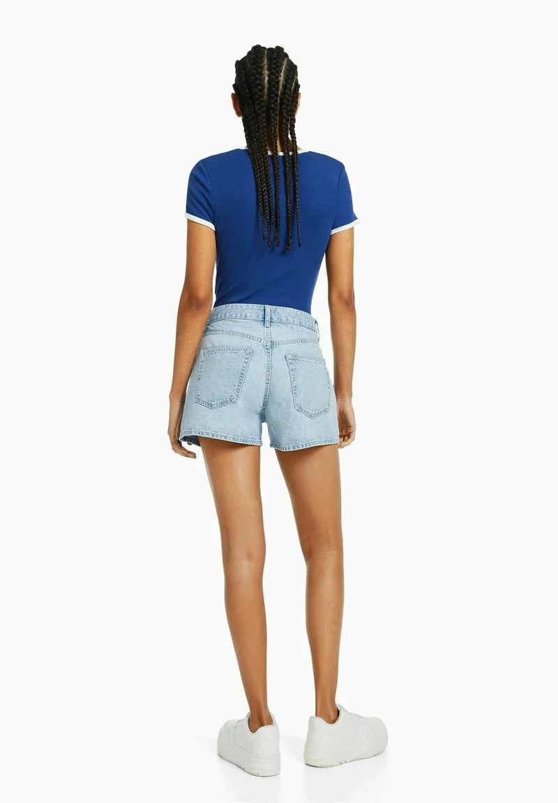BERSHKA MOM FIT - Jeans Shorts - Light Blue 3 BERSHKA MOM FIT - Jeans Shorts - Light Blue - Image 3