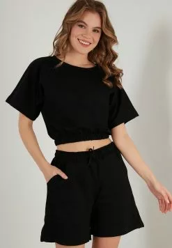 LELA TWO PIECE SET - REGULAR FIT - Shorts - Baby Blue 11 LELA TWO PIECE SET - REGULAR FIT - Shorts - Baby Blue -Hosen Elegante Boutique 619596d0c34b4198b54366af8a45fe7f