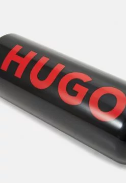Hugo WATER BOTTLE UNISEX - Trinkflasche - Black 9 Hugo WATER BOTTLE UNISEX - Trinkflasche - Black -Hosen Elegante Boutique 6629e767fe4d46a9972539fa9b20b6e4