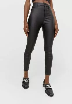 Stradivarius MIT SUPERHOHEM BUND - Stoffhose - Black