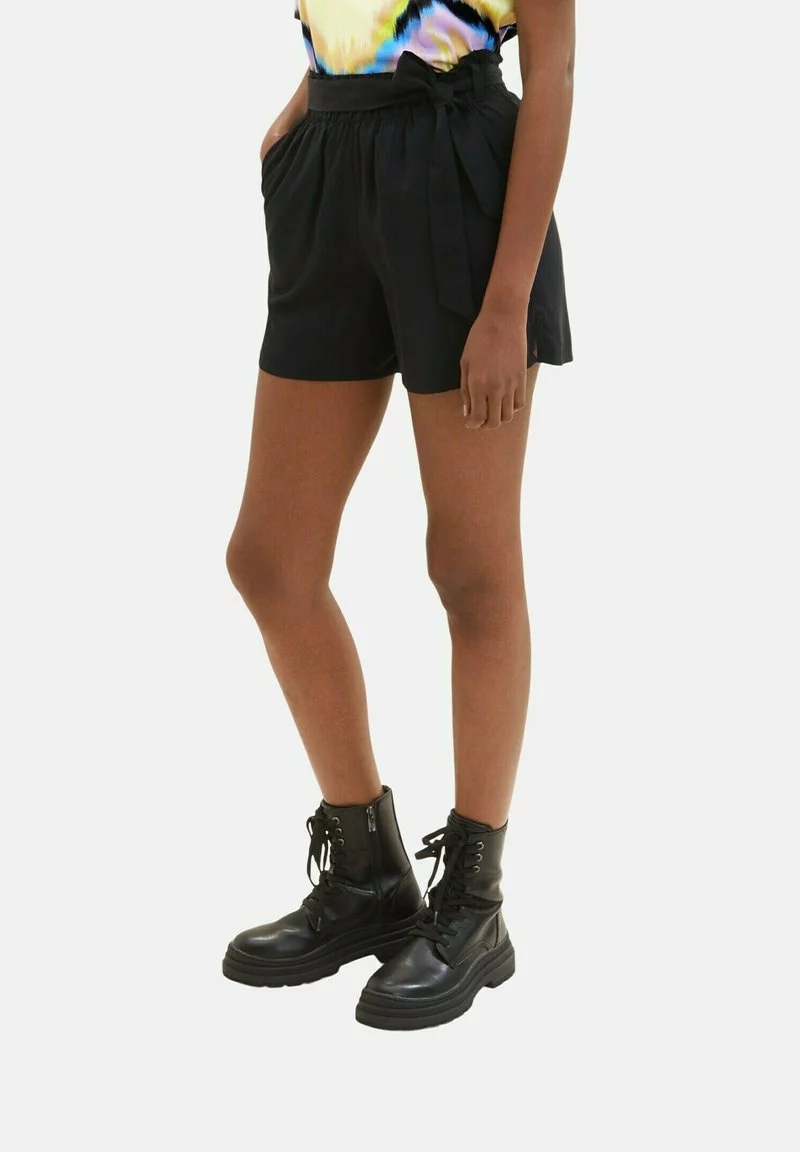 TOM TAILOR Denim MIT ELASTISCHEM BUND - Shorts - Deep Black 1 TOM TAILOR Denim MIT ELASTISCHEM BUND - Shorts - Deep Black