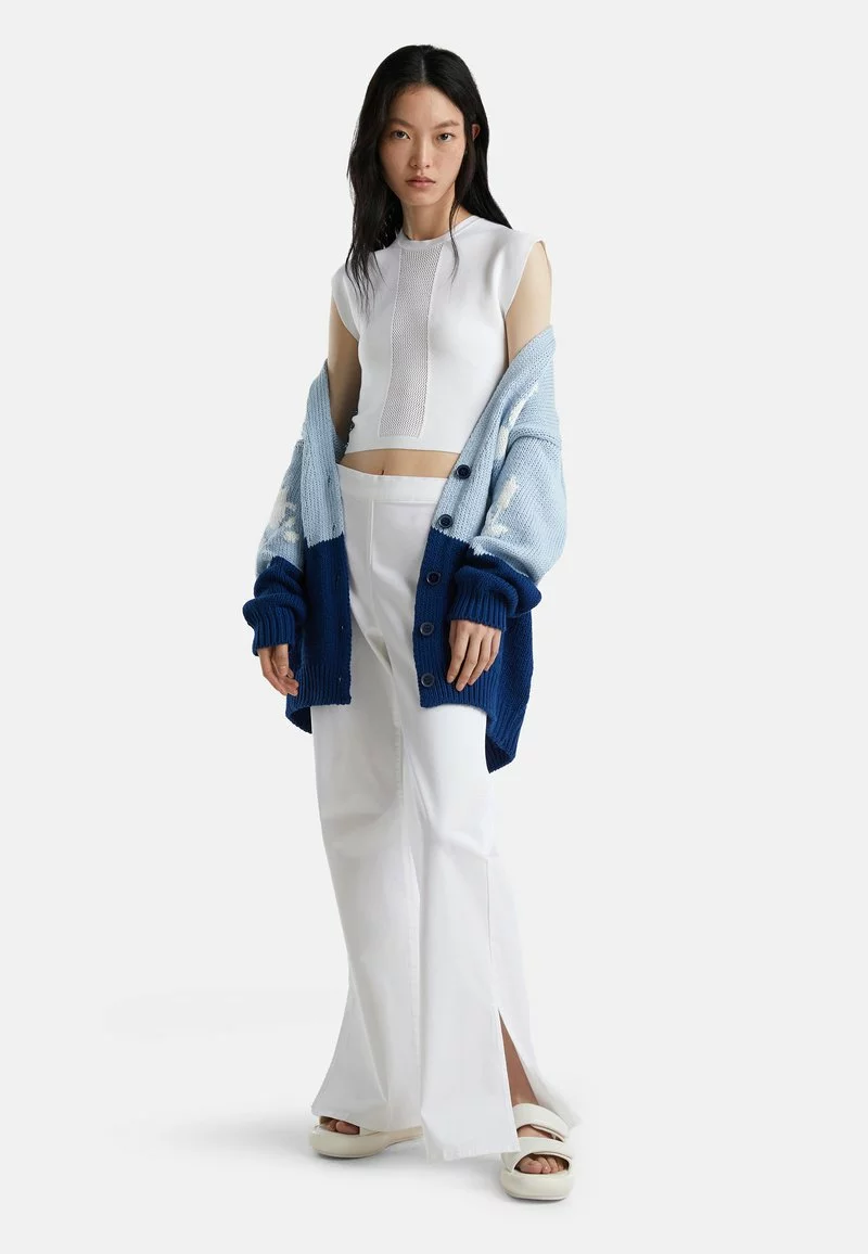 United Colors Of Benetton FLARED WITH SLITS - Flared Jeans - Optical White 2 United Colors Of Benetton FLARED WITH SLITS - Flared Jeans - Optical White - Image 2