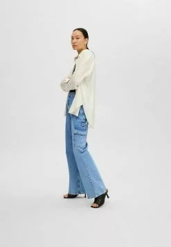 Selected Femme Jeans Straight Leg - Light Blue Denim 10 Selected Femme Jeans Straight Leg - Light Blue Denim -Hosen Elegante Boutique 7dec16454c5348378ab81f3f6e48ec3a