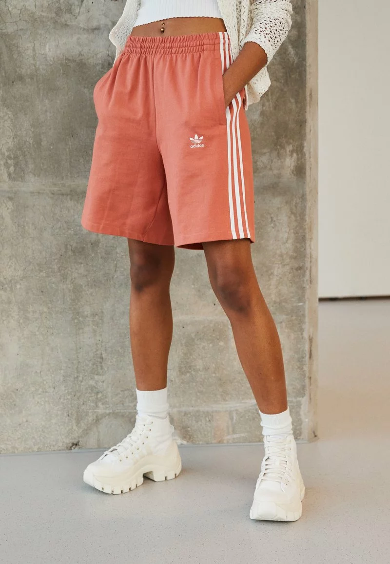 Adidas Originals ADICOLOR CLASSICS BERMUDA - Shorts - Magic Earth 1 Adidas Originals ADICOLOR CLASSICS BERMUDA - Shorts - Magic Earth
