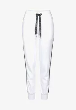 Bench Kurze Sporthose - Ecru 11 Bench Kurze Sporthose - Ecru -Hosen Elegante Boutique 854c8661aa4e428bb6755dcf18d25e80