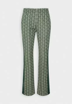 Lacoste Stoffhose - Green/wood Shaving 9 Lacoste Stoffhose - Green/wood Shaving -Hosen Elegante Boutique 881af2672d084032a5230a227a26fdc0 1
