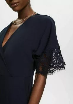 Esprit Collection MIT WEITEM BEIN UND SPITZENÄRMELN - Jumpsuit - Navy 8 Esprit Collection MIT WEITEM BEIN UND SPITZENÄRMELN - Jumpsuit - Navy -Hosen Elegante Boutique 8d7642c126444a119a3a45cc425e7658