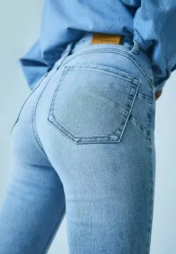 Stradivarius PUSH-UP - Jeans Skinny Fit - Light Blue Denim 9 Stradivarius PUSH-UP - Jeans Skinny Fit - Light Blue Denim -Hosen Elegante Boutique 8e03f81d4a714dfbb9b298fd43a7d6a9