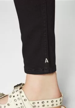 Scotch & Soda SEASONAL ESSENTIALS HAUT JEANS - Jeans Skinny Fit - Stay Black 8 Scotch & Soda SEASONAL ESSENTIALS HAUT JEANS - Jeans Skinny Fit - Stay Black -Hosen Elegante Boutique 8f661817394745a0a7d667be533b94cd