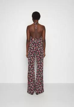 MOSCHINO ALL OVER HEARTS - Jumpsuit - Black 11 MOSCHINO ALL OVER HEARTS - Jumpsuit - Black -Hosen Elegante Boutique 9a72c9cac24c4c3ebd89e5d74199fd2b