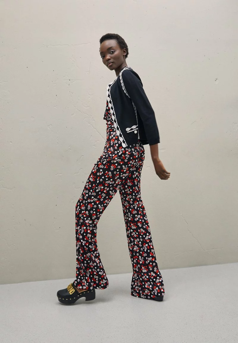 MOSCHINO ALL OVER HEARTS - Jumpsuit - Black 4 MOSCHINO ALL OVER HEARTS - Jumpsuit - Black - Image 4