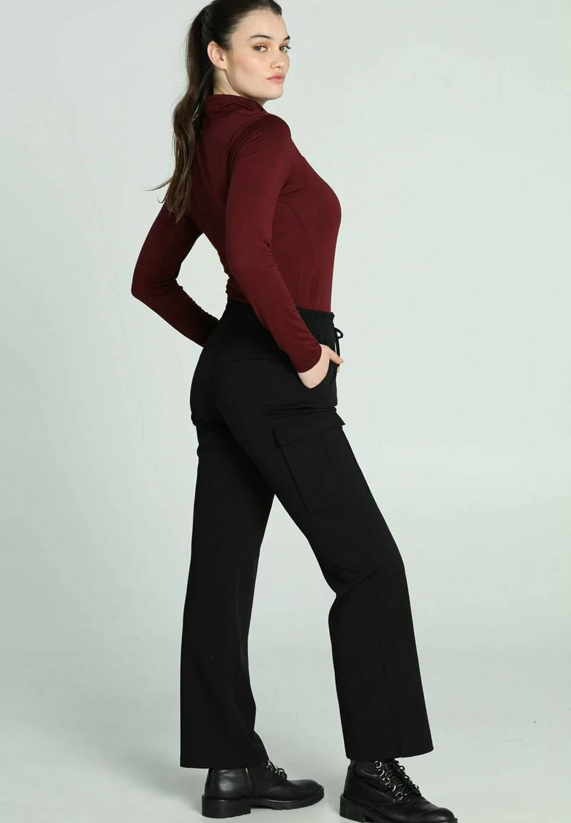 Cassis Jogginghose - Black 3 Cassis Jogginghose - Black - Image 3