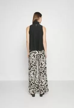 Faithfull The Brand OTTAVIO - Stoffhose - Black 8 Faithfull The Brand OTTAVIO - Stoffhose - Black -Hosen Elegante Boutique ae8947e49d40466694a4cb573dad9216