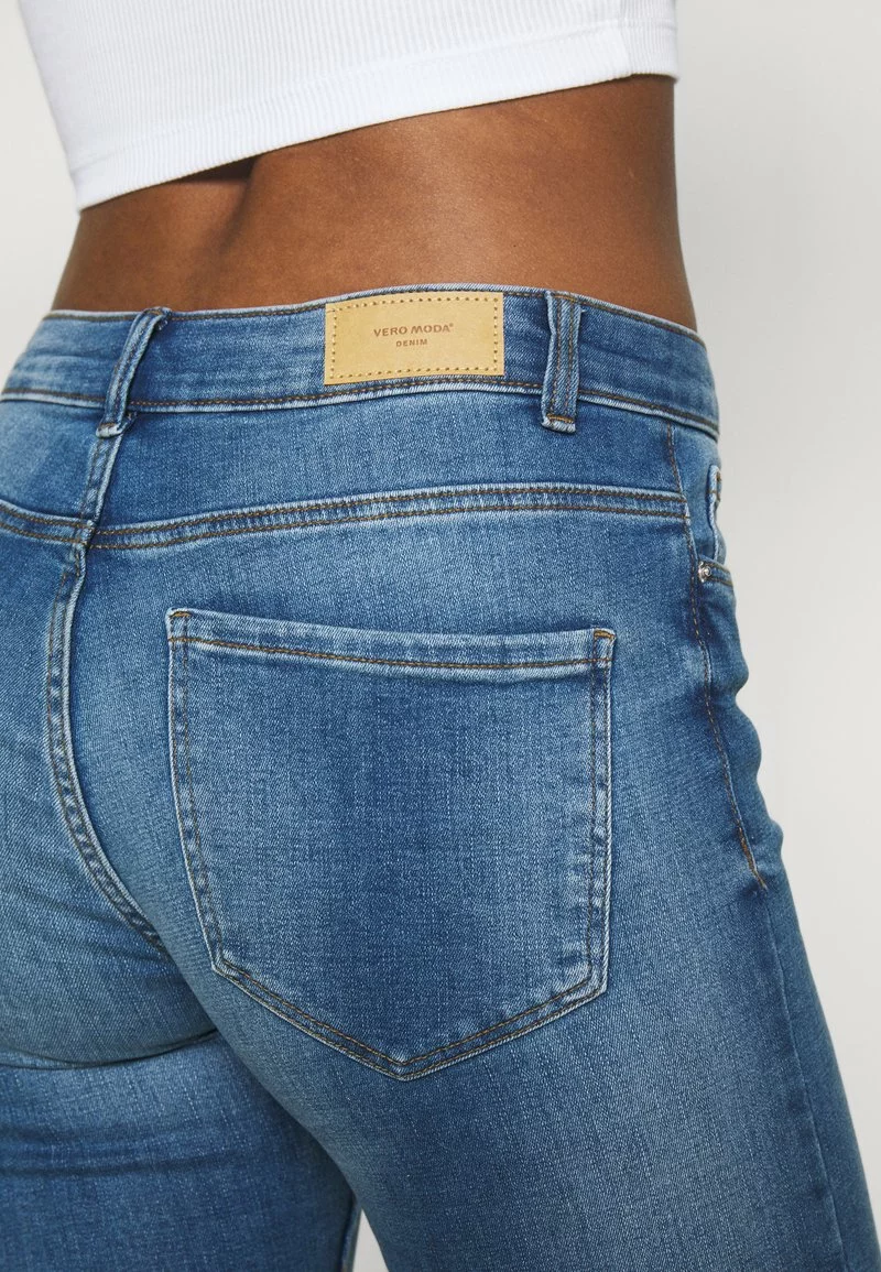 Vero Moda VMSEVEN - Jeans Shorts - Medium Blue Denim 5 Vero Moda VMSEVEN - Jeans Shorts - Medium Blue Denim - Image 5