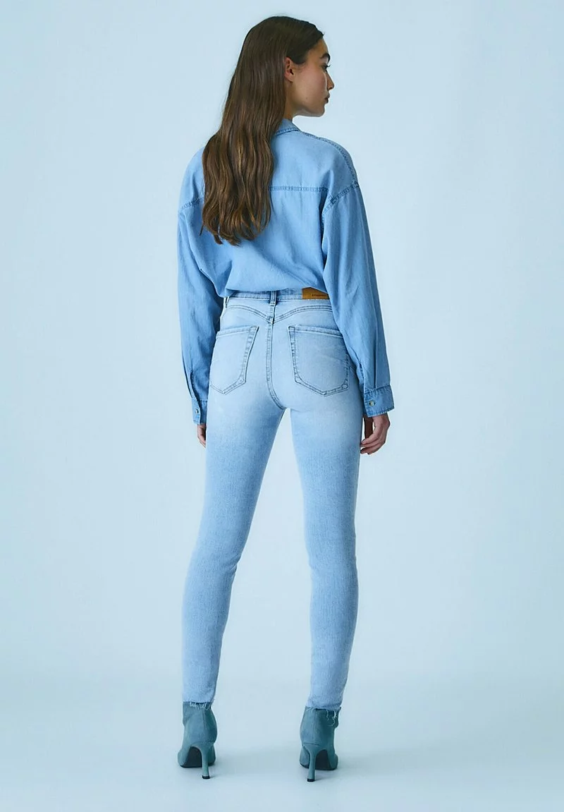 Stradivarius PUSH-UP - Jeans Skinny Fit - Light Blue Denim 3 Stradivarius PUSH-UP - Jeans Skinny Fit - Light Blue Denim - Image 3