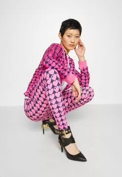 LOVE MOSCHINO Leggings - Hosen - Fuxia 9 LOVE MOSCHINO Leggings - Hosen - Fuxia -Hosen Elegante Boutique b97cb2daeef240c3bdaa7d7f8be786d1