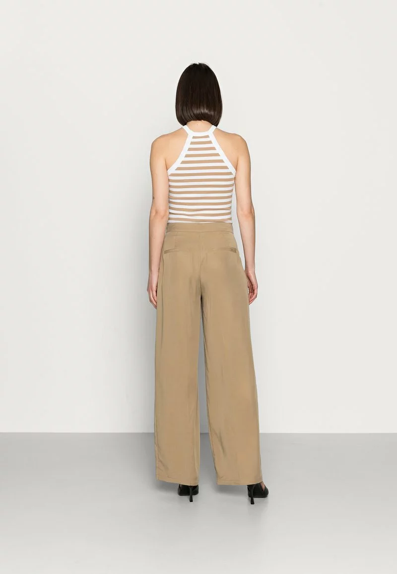 Selected Femme SLFTINNI-PORTA WIDE PANT - Stoffhose - Kelp 3 Selected Femme SLFTINNI-PORTA WIDE PANT - Stoffhose - Kelp - Image 3