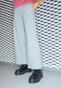 Nike Sportswear CLUB PANT WIDE - Jogginghose - Grey Heather