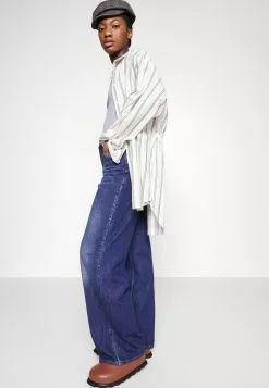 FRAME LE HIGH TIGHT WIDE LEG - Jeans Bootcut - Foxgrove 9 FRAME LE HIGH TIGHT WIDE LEG - Jeans Bootcut - Foxgrove -Hosen Elegante Boutique c4cdffaa44bc490b9ec054668fc82aaf