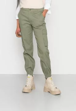 ONLY ONLBETSY ALVA PANT - Cargohose - Deep Lichen Green