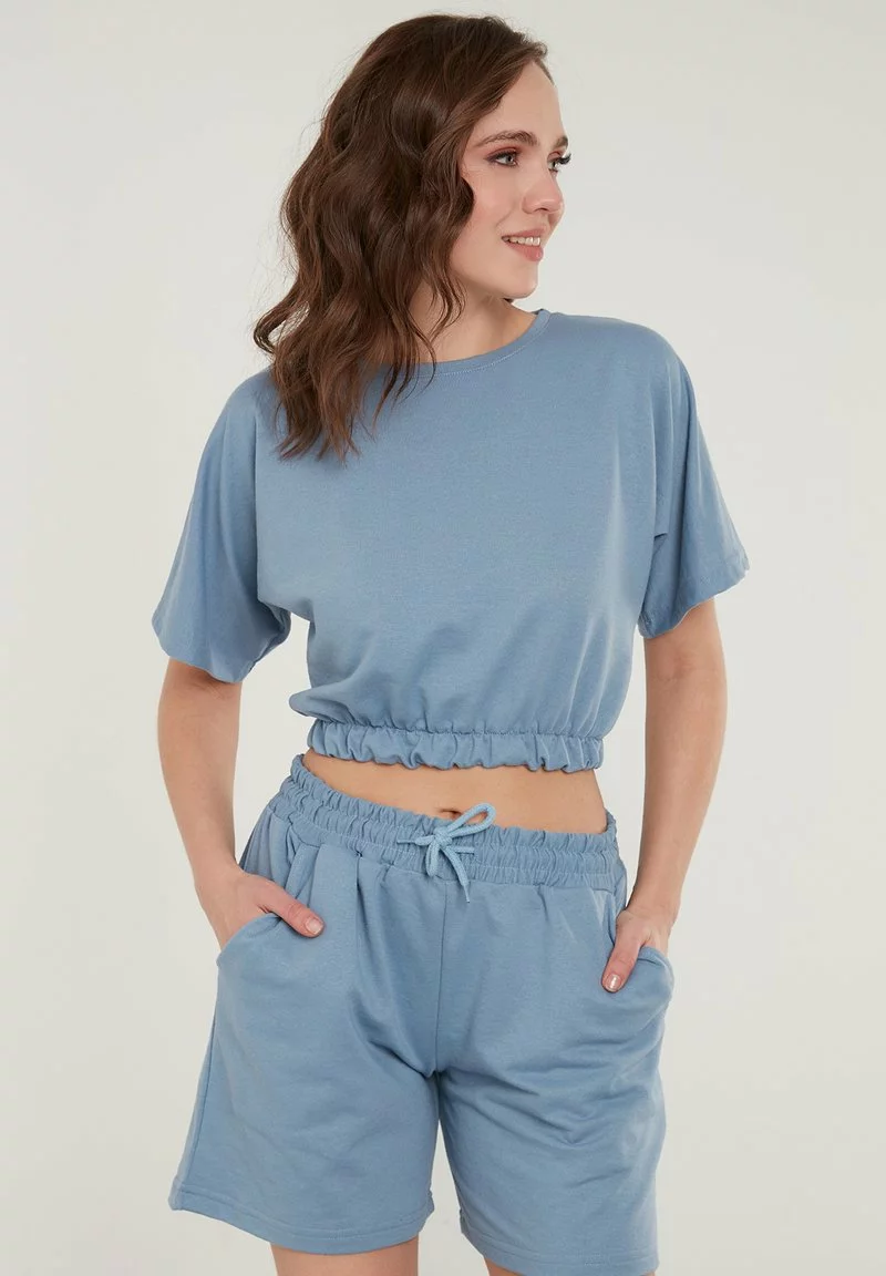 LELA TWO PIECE SET - REGULAR FIT - Shorts - Baby Blue 5 LELA TWO PIECE SET - REGULAR FIT - Shorts - Baby Blue - Image 5