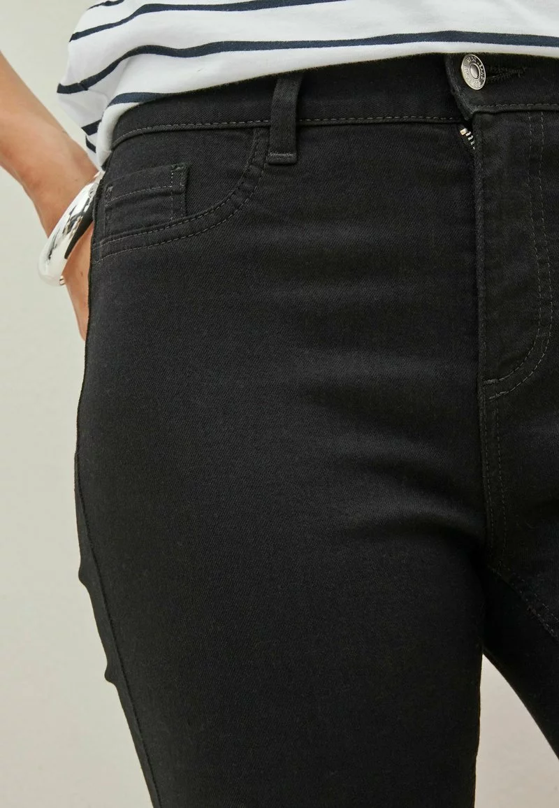 Next PEDAL PUSHER CROPPED - Jeans Shorts - Black 2 Next PEDAL PUSHER CROPPED - Jeans Shorts - Black - Image 2