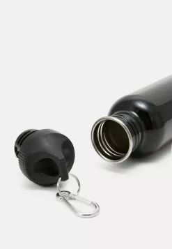 Hugo WATER BOTTLE UNISEX - Trinkflasche - Black 8 Hugo WATER BOTTLE UNISEX - Trinkflasche - Black -Hosen Elegante Boutique d936d2ae54994dc3ad5365380723d653