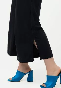 Ulla Popken Stoffhose - Marine Foncé 10 Ulla Popken Stoffhose - Marine Foncé -Hosen Elegante Boutique e03a553d9fdf41acbb1032b24e47f632