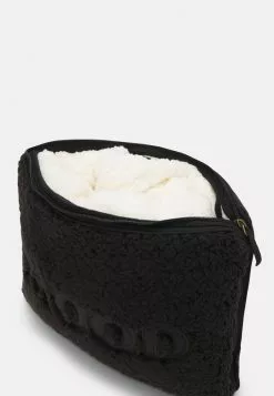 Typo CONVERTIBLE CUSHY THROW - Sonstige Accessoires - Mood Black -Hosen Elegante Boutique ee8d6451739343ea99fe808f902d8fe5