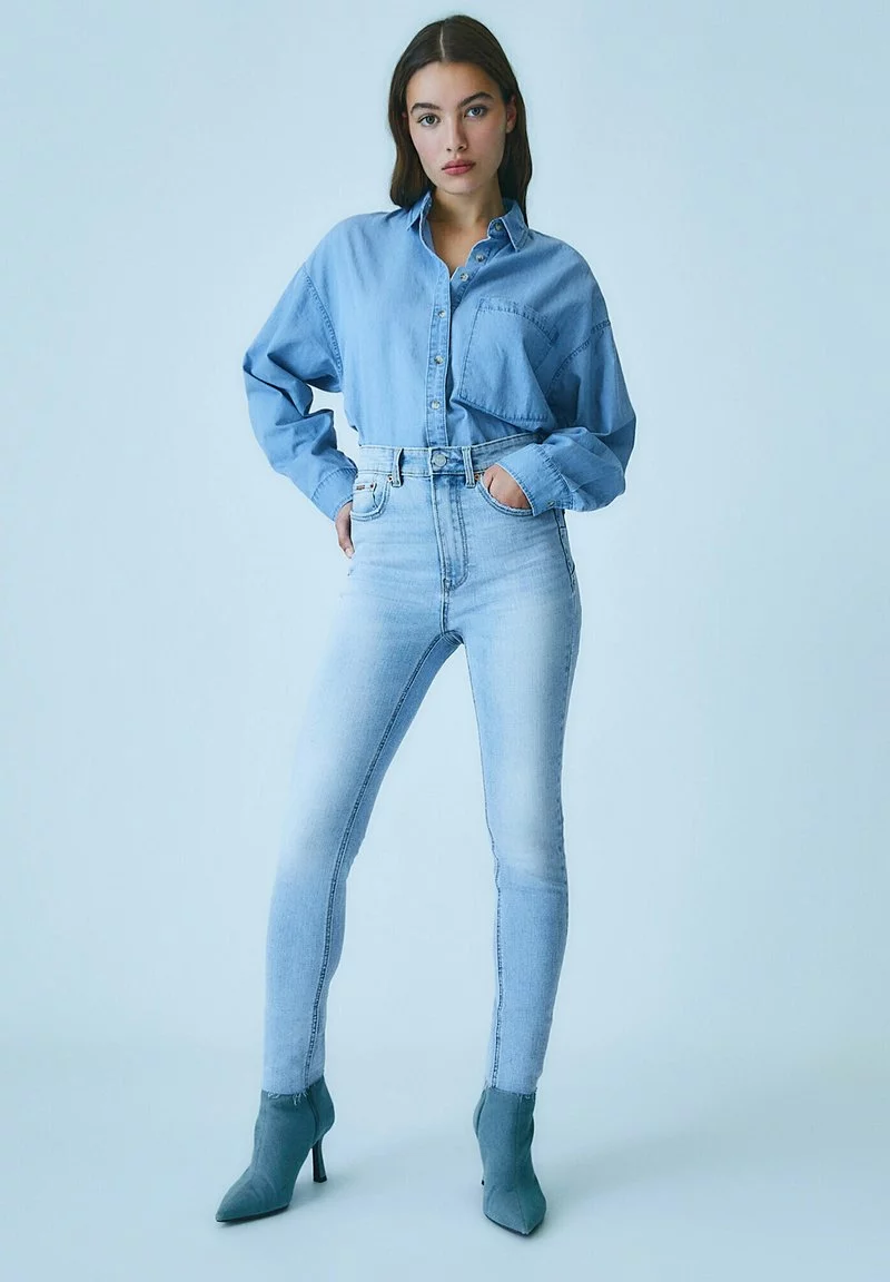 Stradivarius PUSH-UP - Jeans Skinny Fit - Light Blue Denim 1 Stradivarius PUSH-UP - Jeans Skinny Fit - Light Blue Denim