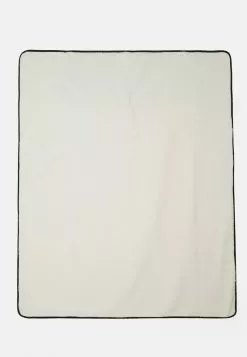 Typo CONVERTIBLE CUSHY THROW - Sonstige Accessoires - Mood Black -Hosen Elegante Boutique f3780129c210404a9791befa889b5043