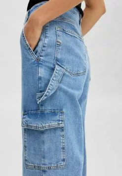 Selected Femme Jeans Straight Leg - Light Blue Denim 9 Selected Femme Jeans Straight Leg - Light Blue Denim -Hosen Elegante Boutique f37d0fd2144f40ecb9813b4c8367f1ff