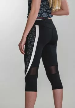 MAYA MAYA RUNNING ANAMI - Shorts - Black 8 MAYA MAYA RUNNING ANAMI - Shorts - Black -Hosen Elegante Boutique f41c3acfe2884922b8e2324258a4f3ba