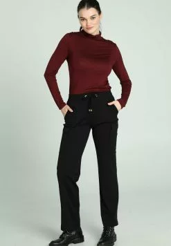 Cassis Jogginghose - Black 10 Cassis Jogginghose - Black -Hosen Elegante Boutique fcc34008b1d749e38536fed4d475a5a9